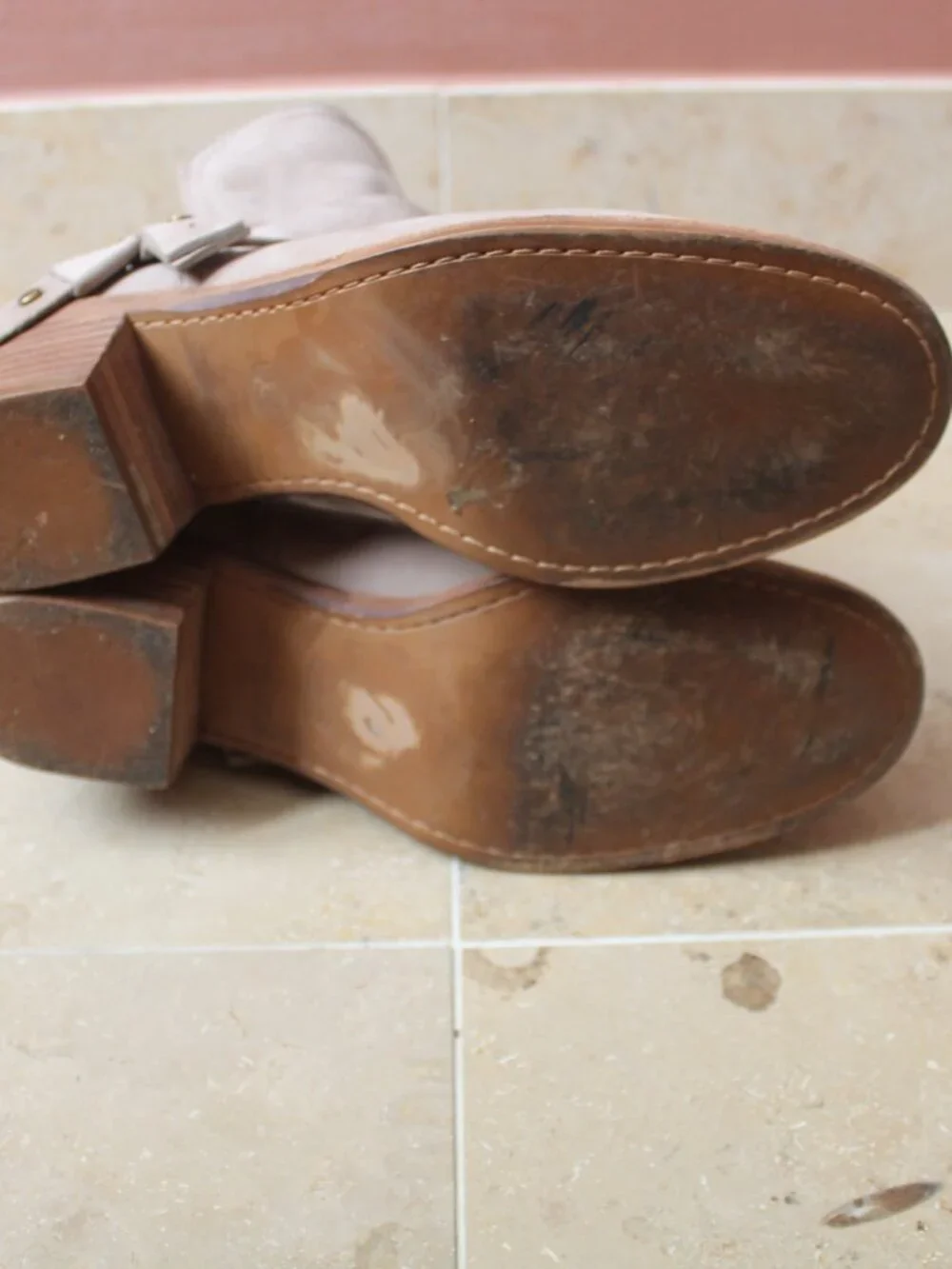 Beautiful Tan Suede Ugg Boots size 8.5